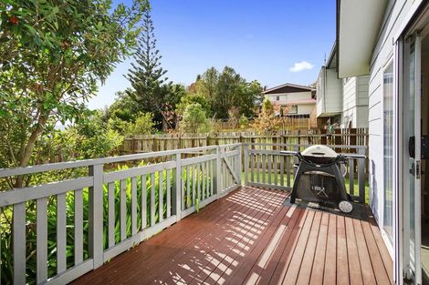 Photo of property in 102 Stewart Drive, Newlands, Wellington, 6037