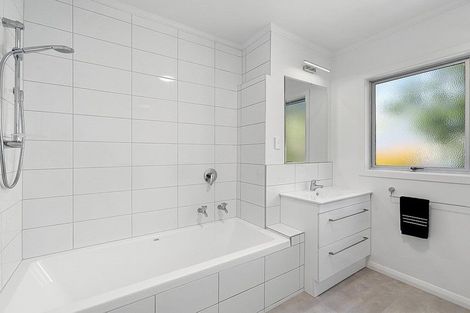 Photo of property in 6 Gothic Place, Ilam, Christchurch, 8041