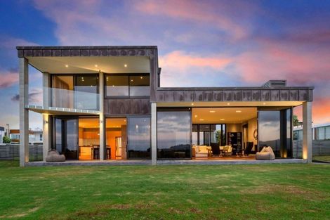 Photo of property in 33 Taumata Road, Omaha, 0986