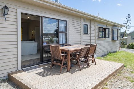 Photo of property in 28 Dewe Terrace, Foxton Beach, Foxton, 4815