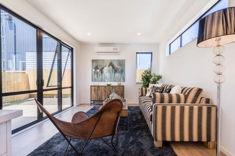 Photo of property in 72 Craigs Way, Hobsonville, Auckland, 0616