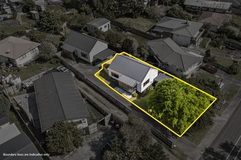 Photo of property in 72 Vodanovich Road, Te Atatu South, Auckland, 0610