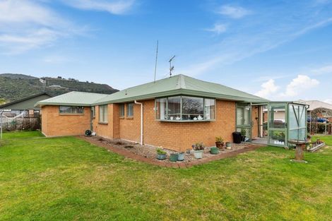 Photo of property in 2 Ashmore Place, Fairy Springs, Rotorua, 3015