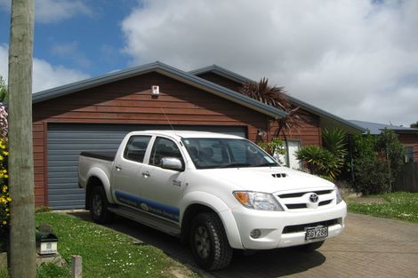 Photo of property in 8 Unity Road, Waitakere, Henderson, 0781