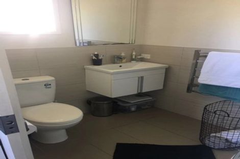 Photo of property in 224 Glamorgan Drive, Northcross, Auckland, 0630