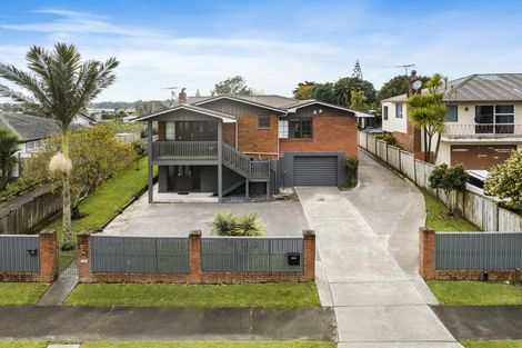 Photo of property in 120 Gossamer Drive, Pakuranga Heights, Auckland, 2010