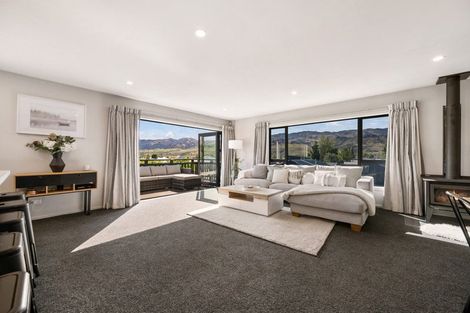 Photo of property in 71 Stratford Drive, Mount Pisa, Cromwell, 9383