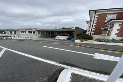 Photo of property in 2b Garden Road, Northland, Wellington, 6012