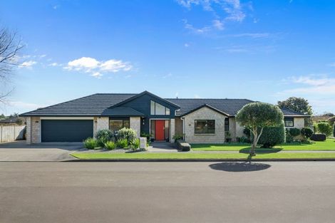 Photo of property in 2 Halsey Grove, Paraparaumu Beach, Paraparaumu, 5032