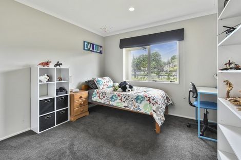 Photo of property in 1 Frank Knight Place, Waiuku, 2123