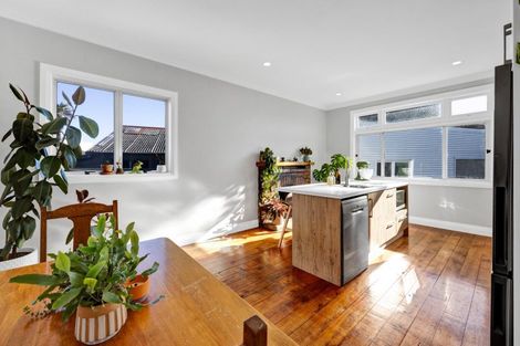 Photo of property in 45 Vogel Street, Hawera, 4610