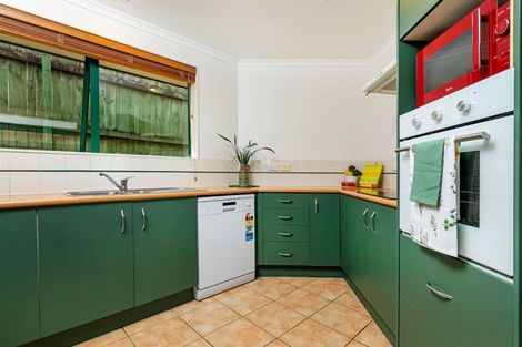 Photo of property in 48 View Ridge Drive, Ranui, Auckland, 0612