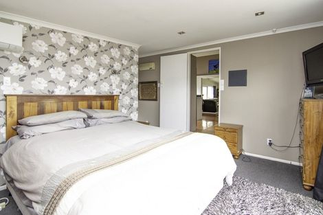 Photo of property in 2 Newcastle Street, Hokowhitu, Palmerston North, 4410