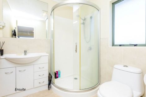 Photo of property in 8 Ronald Scott Grove, Riverstone Terraces, Upper Hutt, 5018