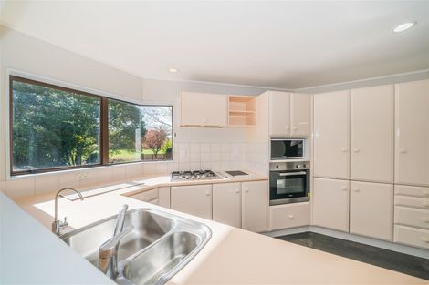 Photo of property in 28 Kentucky Way, Awapuni, Palmerston North, 4412