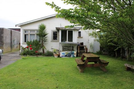 Photo of property in 10 Matipo Street, Takaro, Palmerston North, 4410