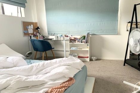 Photo of property in 32 Morihana Close, Glen Eden, 0602