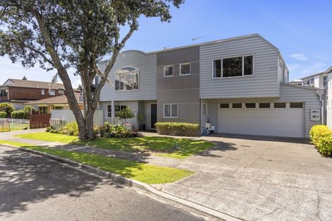 Photo of property in 1 Rita Street, Mount Maunganui, 3116
