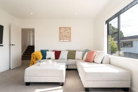 Photo of property in 8 Hillview Crescent, Paparangi, Wellington, 6037