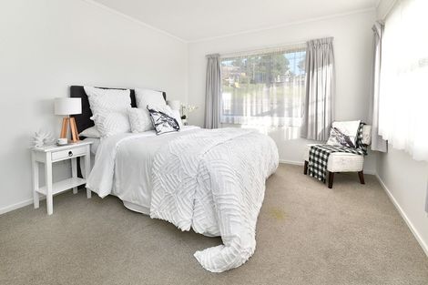Photo of property in 15 Hand Road, Helensville, 0800
