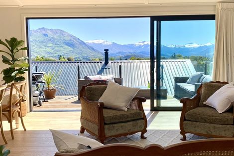 Photo of property in 13 Tuke Lane, Wanaka, 9305