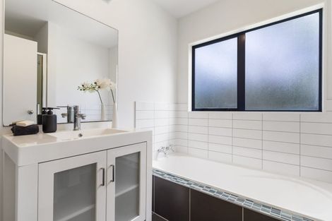 Photo of property in 2/16 Duncan Avenue, Te Atatu South, Auckland, 0610