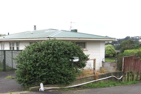 Photo of property in 15 Archbold Street, Newlands, Wellington, 6037