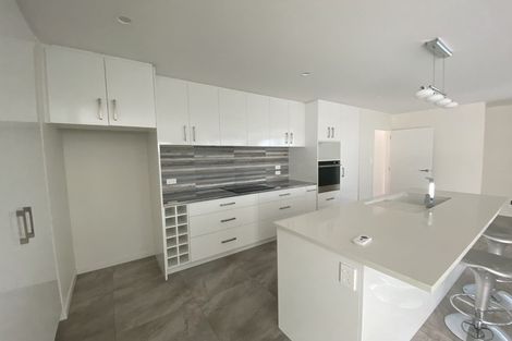 Photo of property in 24 Rochfort Crescent, Pyes Pa, Tauranga, 3112