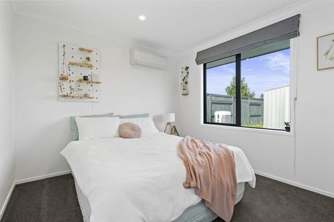 Photo of property in 10 Clifford Close, Leamington, Cambridge, 3432