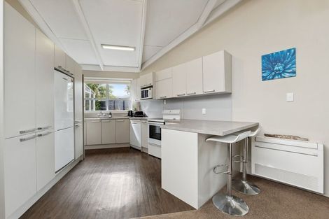 Photo of property in 27 Baring Terrace, Strandon, New Plymouth, 4312