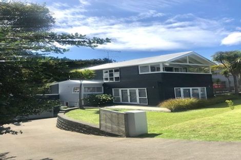 Photo of property in 17 Wernham Place, Northcote, Auckland, 0626