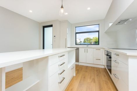 Photo of property in 5 Mokopiko Court, Beach Haven, Auckland, 0626