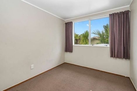 Photo of property in 104 Kemp Road, Massey, Auckland, 0614