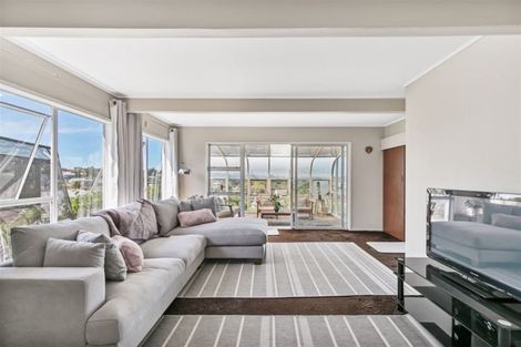 Photo of property in 28 Weldene Avenue, Glenfield, Auckland, 0629