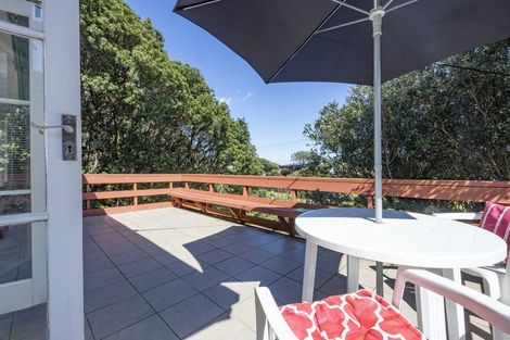Photo of property in 35 North Piha Road, Piha, 0772
