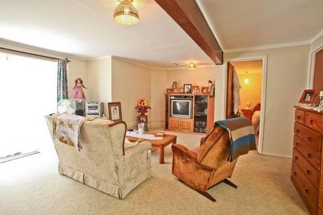 Photo of property in 35 Easton Park Parade, Glenfield, Auckland, 0629