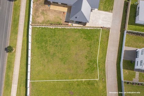 Photo of property in 8 Norma Way, Whitianga, 3510