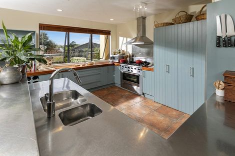 Photo of property in 6 Grassfield Place, Waimauku, 0812