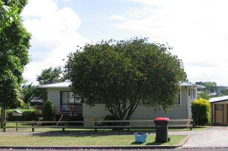 Photo of property in 25 Armagh Road, Blockhouse Bay, Auckland, 0600