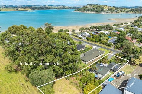 Photo of property in 10 Regent Street, Whakapirau, Maungaturoto, 0583