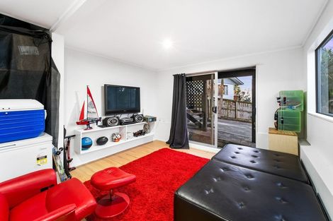 Photo of property in 327 Triangle Road, Massey, Auckland, 0614