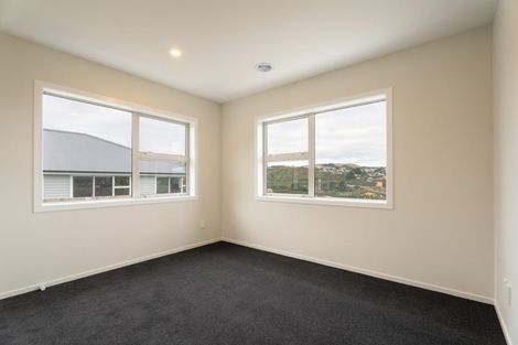 Photo of property in 70 Farnworth Terrace, Glenside, Wellington, 6037
