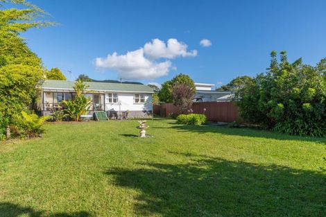 Photo of property in 6 Kaitawa Crescent, Paraparaumu, 5032