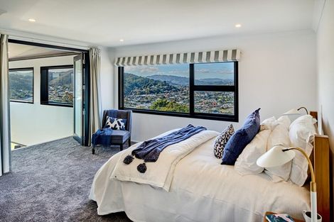 Photo of property in 4 Caughley Grove, Karori, Wellington, 6012