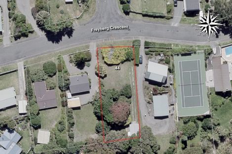 Photo of property in 44 Freyberg Crescent, Waikanae Beach, Waikanae, 5036