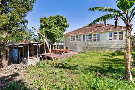 Photo of property in 81 Onewa Road, Northcote, Auckland, 0627