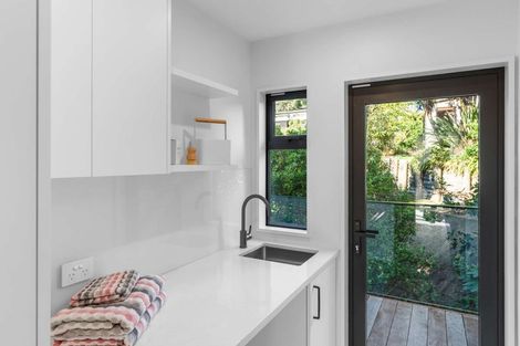 Photo of property in 145 Mount Pleasant Road, Mount Pleasant, Christchurch, 8081