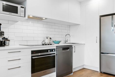 Photo of property in 1/1 Fruitvale Road, New Lynn, Auckland, 0600