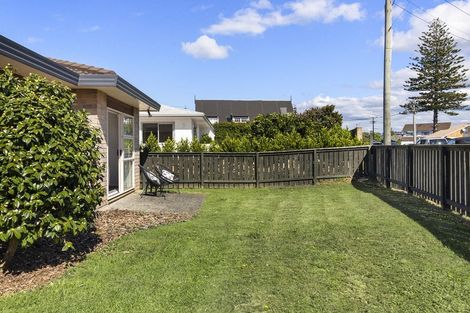Photo of property in 1/11 Milton Road, Orewa, 0931