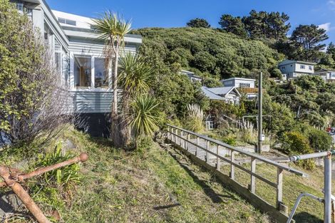 Photo of property in 25 Hungerford Road, Lyall Bay, Wellington, 6022